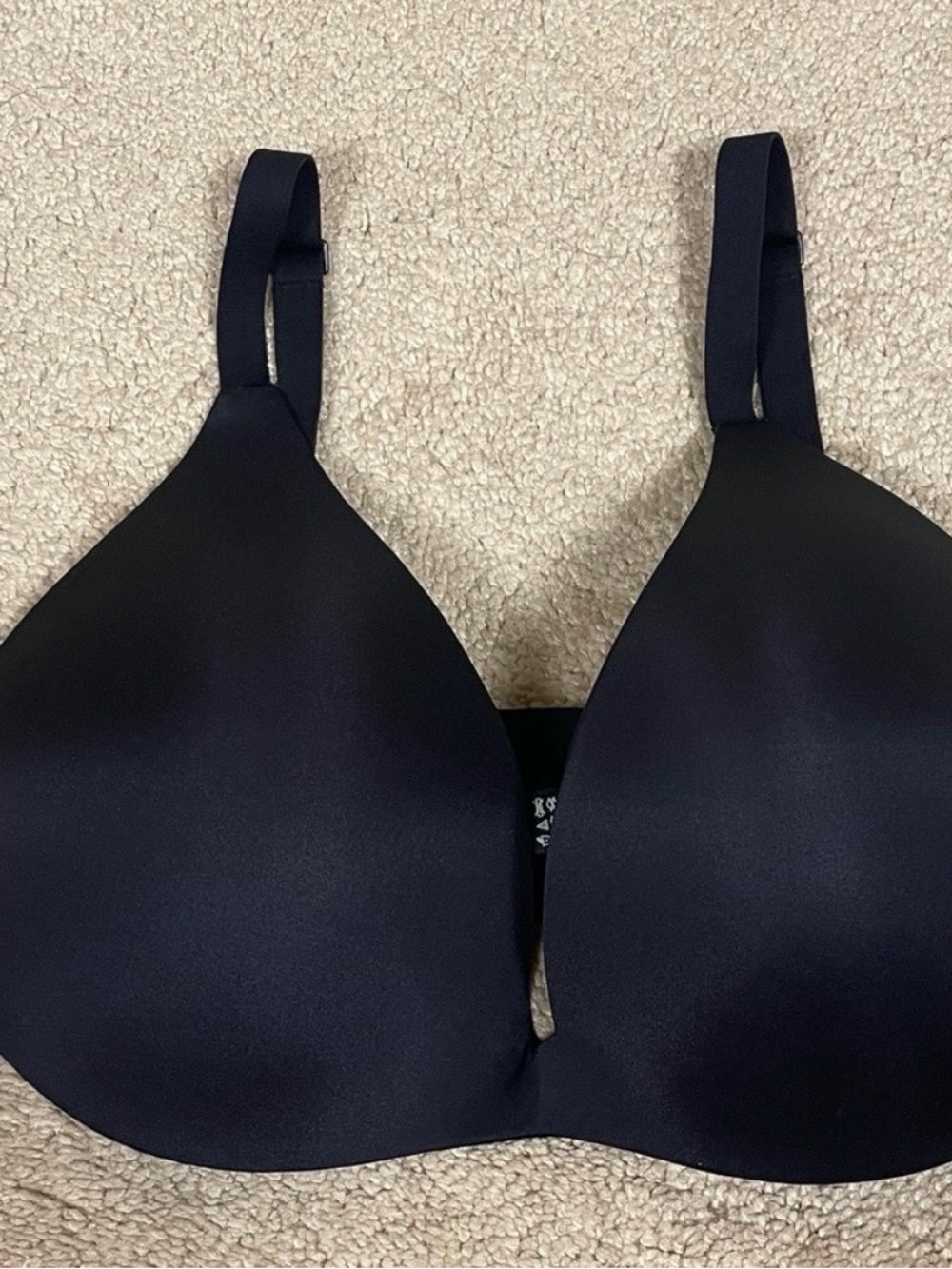 SKIMS Black Seamless T-Shirt Bra - Smooth Molded Cups